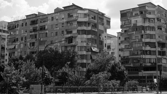 A black and white photo of some buildings